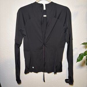 Lululemon Women's Black and Grey Shirt